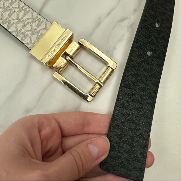 Michael Kors MK Women’s Black Monogrammed Twist Reversible Belt Gold Buckle - Picture 10 of 12